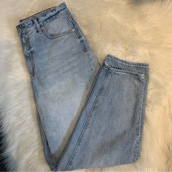 American Eagle Relaxed Fit Mom Jeans - Picture 7 of 8